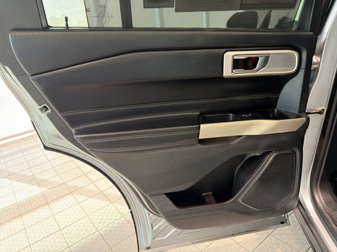 Used 2022 Ford Explorer Limited image 21