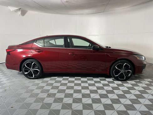 Certified 2024 Nissan Altima 2.5 SR FWD image 9