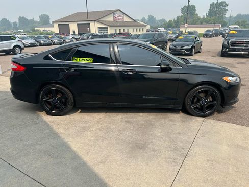 Used 2016 Ford Fusion SE FWD image 4