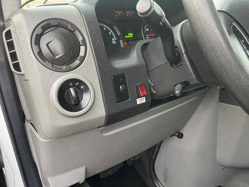 Used 2013 Ford E-150 and Econoline 150 image 19