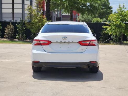 Used 2018 Toyota Camry LE FWD image 6
