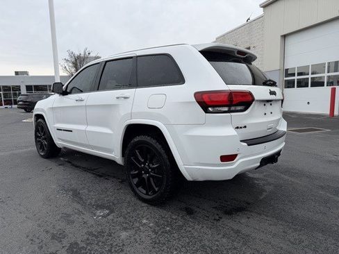 Used 2019 Jeep Grand Cherokee Altitude image 3