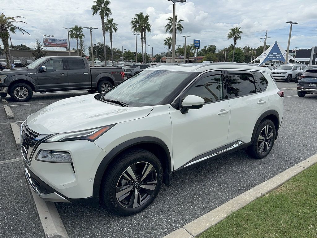 Used 2023 Nissan Rogue Platinum w/ Platinum Premium Package FWD image 3
