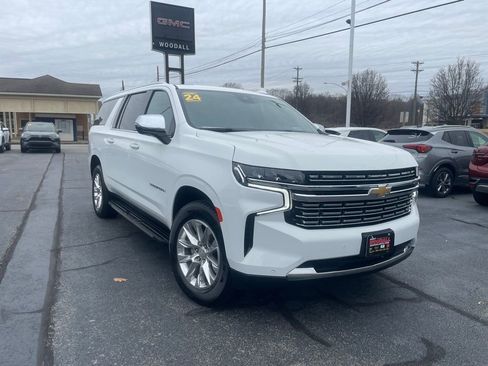 Used 2024 Chevrolet Suburban Premier image 3