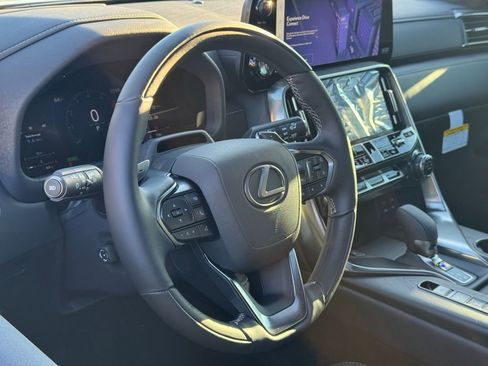 New 2025 Lexus LX 700h Luxury image 15