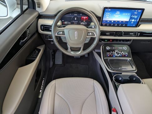 Used 2022 Lincoln Nautilus Reserve FWD image 17