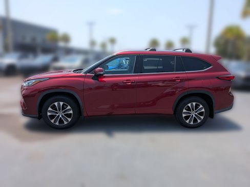 Used 2020 Toyota Highlander XLE AWD/4WD image 8