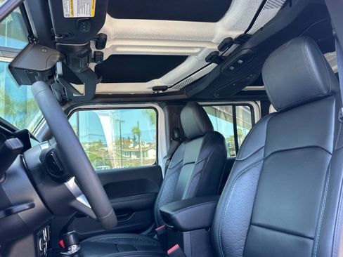 Used 2024 Jeep Wrangler High Altitude AWD/4WD image 5