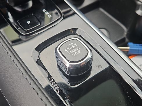 Used 2025 Volvo XC90 B6 Plus w/ Protection Package Premier image 19