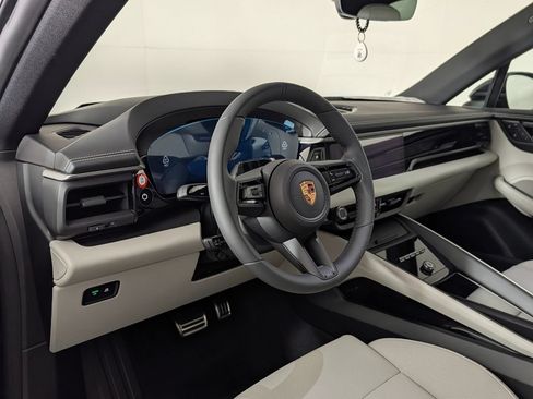 New 2026 Porsche Macan 4S Electric AWD/4WD image 4