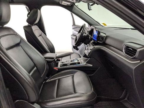 Certified 2020 Ford Explorer XLT w/ Equipment Group 202A AWD/4WD image 22