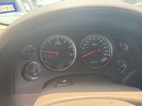 Used 2010 Chevrolet Suburban LTZ RWD image 3