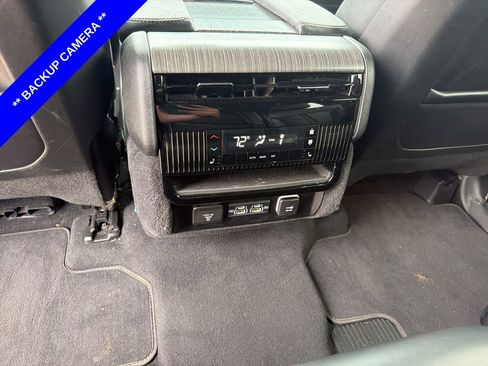 Used 2024 Jeep Wagoneer L Series II w/ Flexible Seating Group RWD image 8