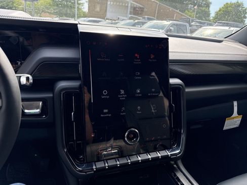 New 2026 GMC Yukon XL AT4 w/ AT4 Premium Plus Package AWD/4WD image 19
