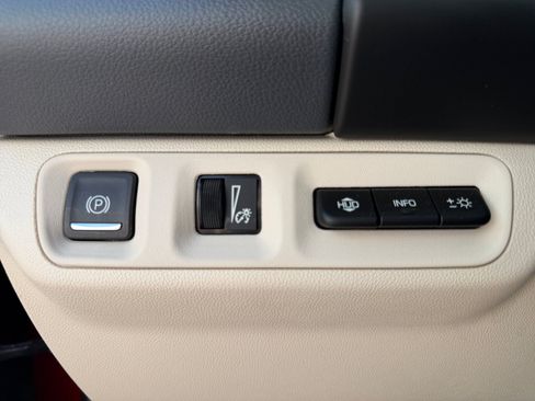 Used 2023 GMC Acadia Denali w/ Denali Ultimate Package FWD image 17
