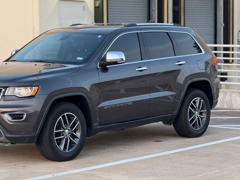 Used 2017 Jeep Grand Cherokee Limited RWD image 4