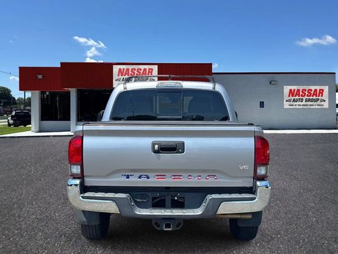 Used 2020 Toyota Tacoma SR5 RWD image 5