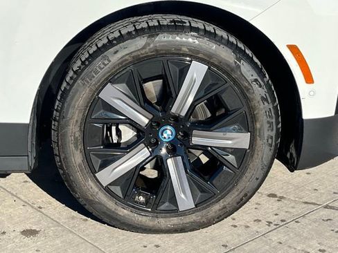 Used 2024 BMW iX xDrive50 w/ Premium Package image 8
