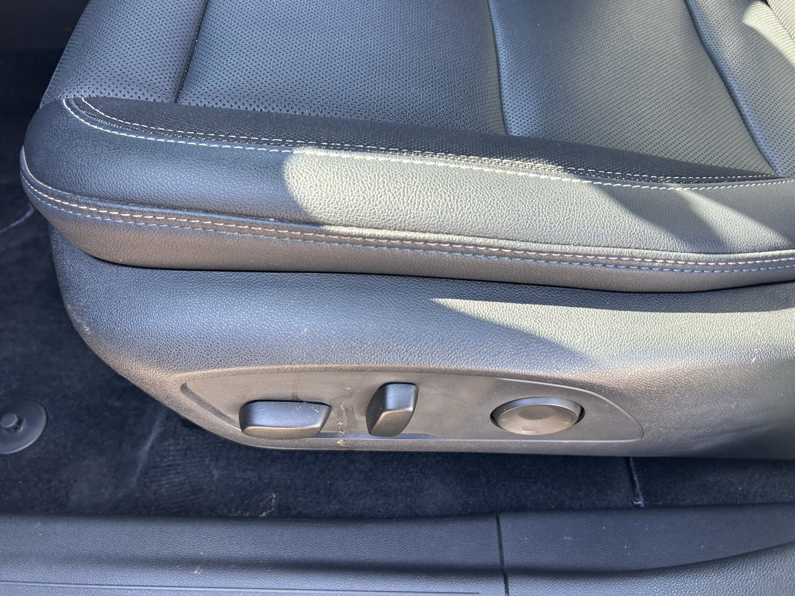 Certified 2024 Chevrolet Equinox EV LT FWD image 15