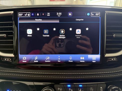 Used 2025 Chrysler Pacifica Select w/ Uconnect Theater Family Group FWD image 28