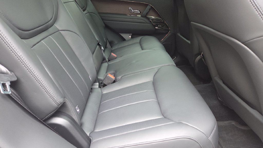 Used 2024 Land Rover Range Rover Sport SE AWD/4WD image 14