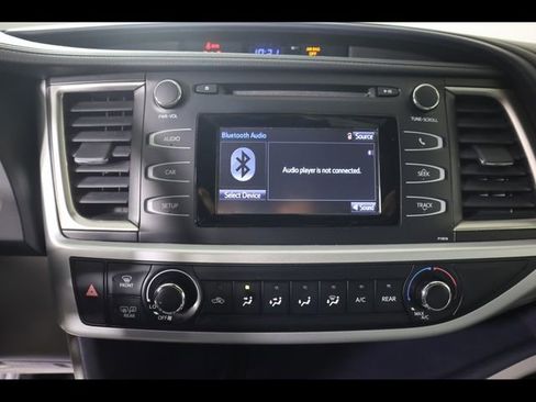 Used 2019 Toyota Highlander LE AWD/4WD image 21