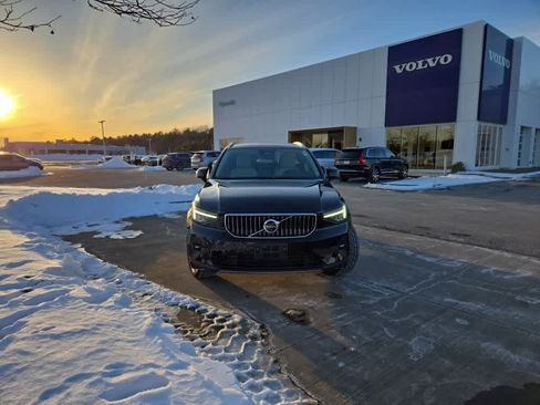 Used 2023 Volvo XC40 B5 Plus w/ Driver Assist Package image 3
