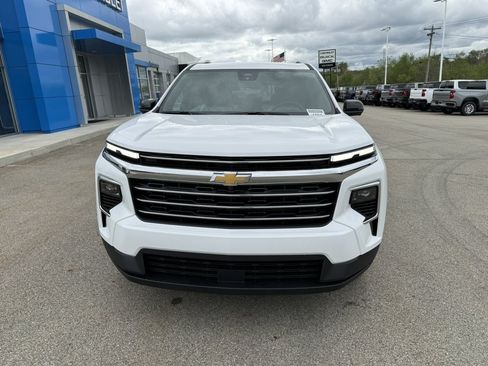 New 2026 Chevrolet Traverse LT w/ Driver Confidence Package AWD/4WD image 8