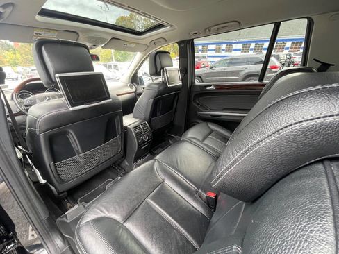 Used 2011 Mercedes-Benz GL 550 4MATIC image 28