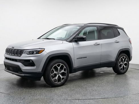 Used 2025 Jeep Compass Limited image 3