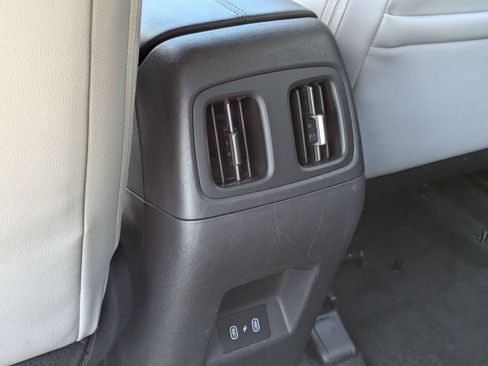 Used 2025 Hyundai Santa Cruz SEL AWD/4WD image 25