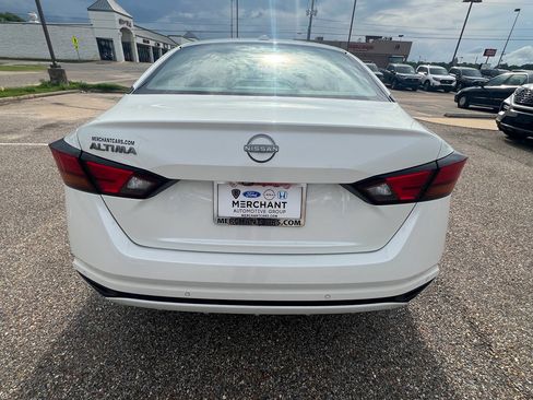 Used 2025 Nissan Altima 2.5 SV FWD image 8