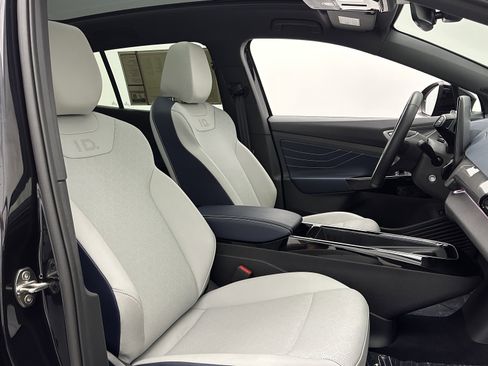 Used 2024 Volkswagen ID.4 S image 34