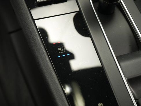 Used 2022 Porsche Macan AWD/4WD image 43