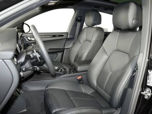 Used 2026 Porsche Macan AWD/4WD image 5