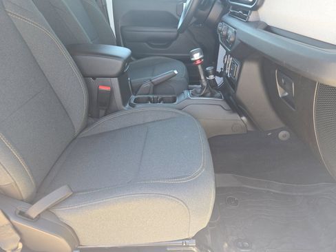 Used 2025 Jeep Wrangler Unlimited Sport AWD/4WD image 17