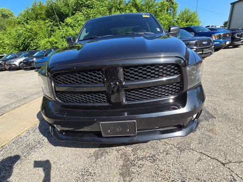 Used 2018 RAM 1500 Express w/ Black Ram 1500 Express Group AWD/4WD image 12