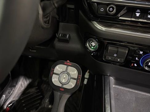 Used 2025 Chevrolet Silverado 2500 LTZ w/ LTZ Premium Package image 30