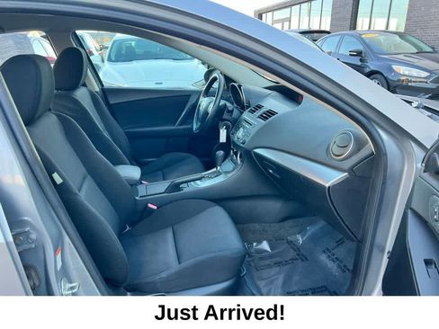Used 2011 MAZDA MAZDA3 i Touring image 22