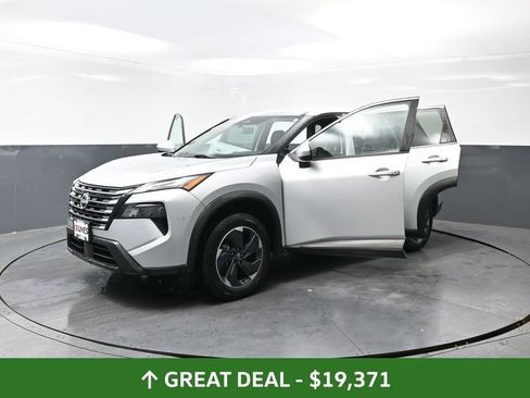 Used 2024 Nissan Rogue SV image 59