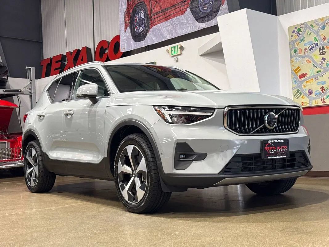 Used 2024 Volvo XC40 B5 Plus AWD/4WD image 57