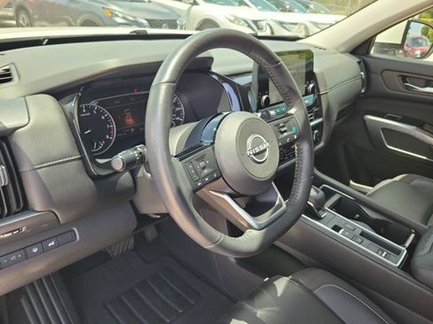 Certified 2024 Nissan Pathfinder SL FWD image 18