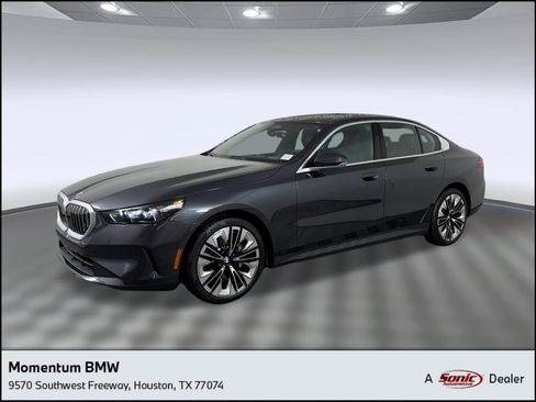 Used 2026 BMW 530i RWD image 1