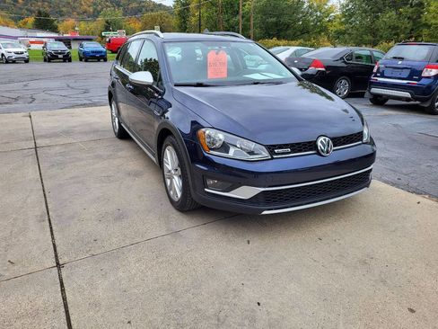 Used 2017 Volkswagen Golf Alltrack SE image 2
