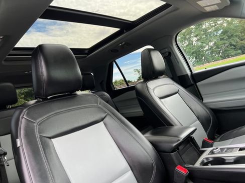 Used 2023 Ford Explorer XLT w/ Equipment Group 202A AWD/4WD image 37