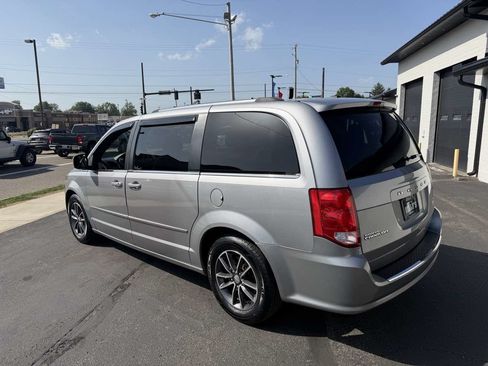 Used 2017 Dodge Grand Caravan SXT FWD image 3