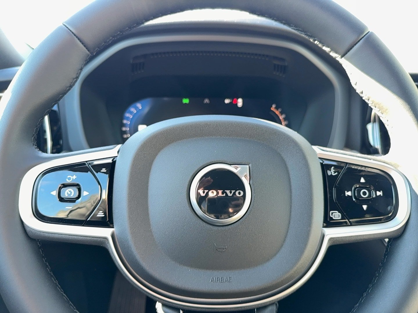New 2026 Volvo XC60 B5 Plus w/ Protection Package Premier AWD/4WD image 19
