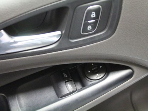 Used 2019 Ford Transit Connect XLT image 18