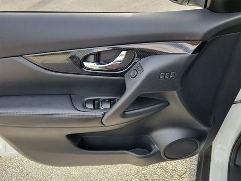 Used 2020 Nissan Rogue SL w/ Premium Package image 14