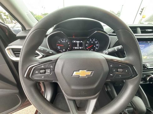 Used 2023 Chevrolet TrailBlazer LT w/ Convenience Package AWD/4WD image 11